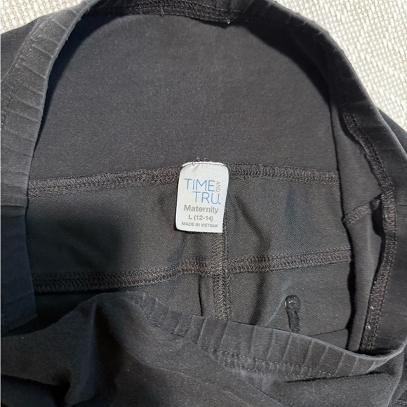 2 Pairs of Time and Tru Maternity Leggings, Size Large - Picture 6 of 14